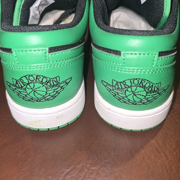 $100 - Fairly New Authentic Jordan 1's - Men: 8 M - Picture 10 of 11